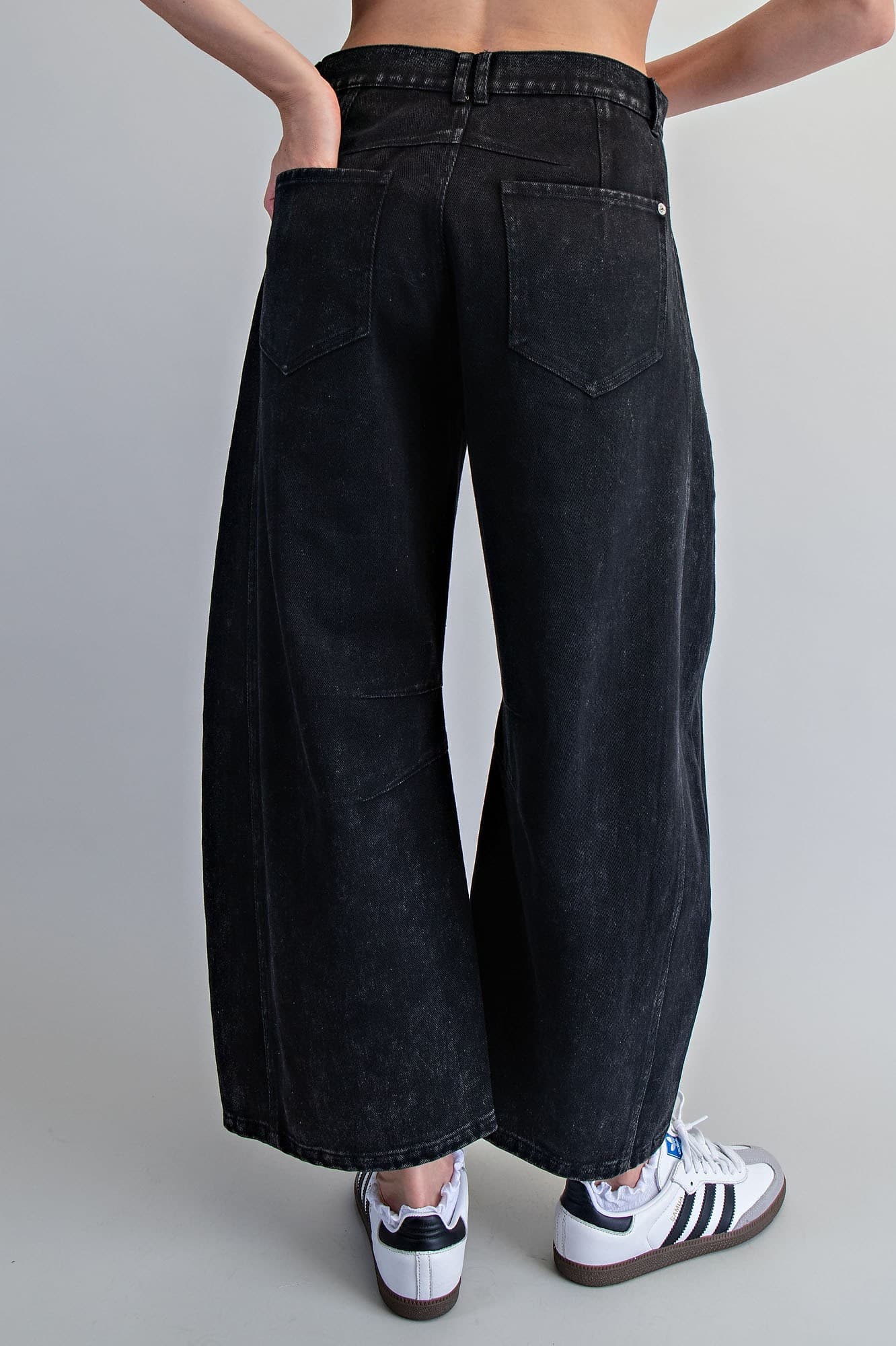 PH15380 - ASH BLACK