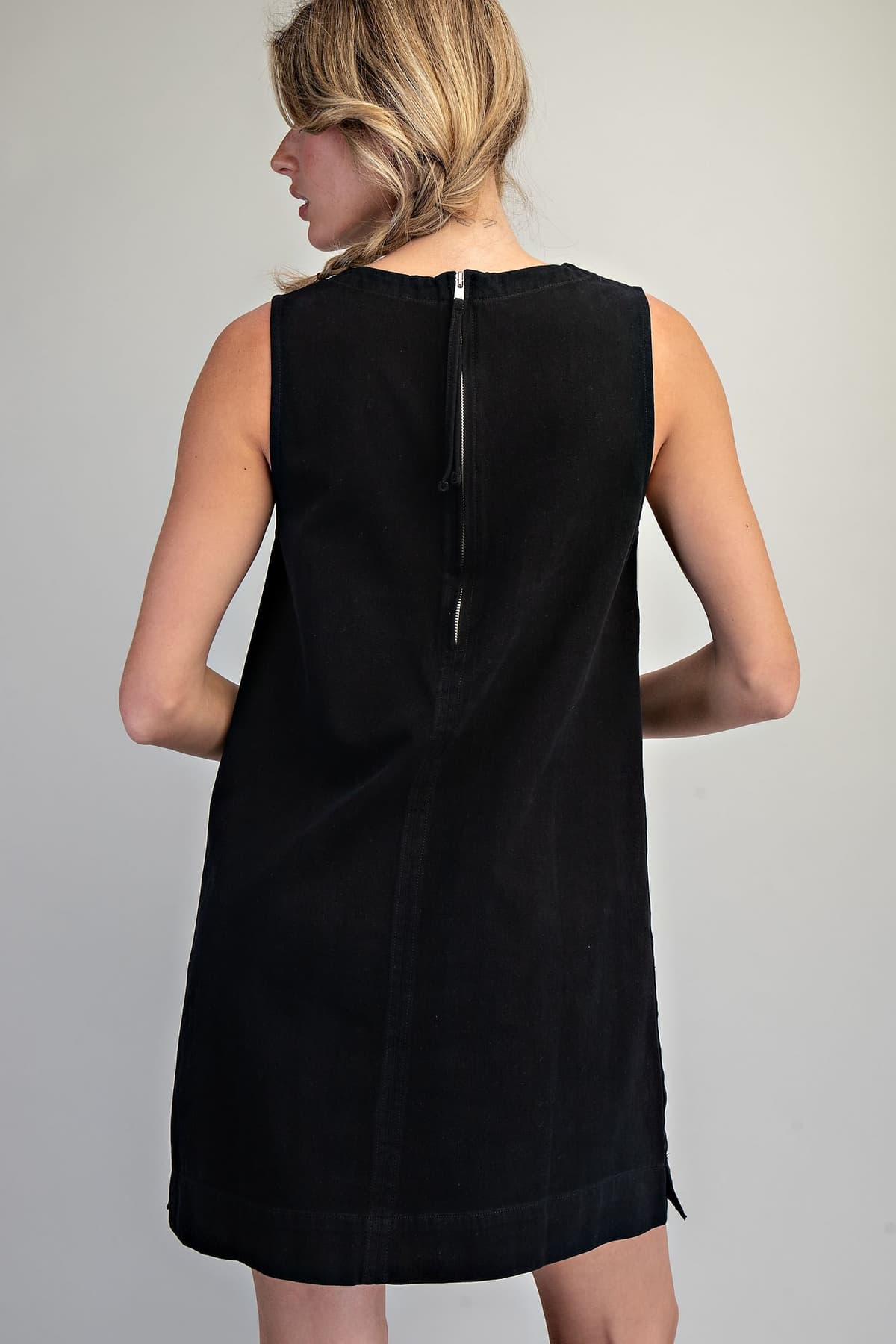 DK16189 - ASH BLACK