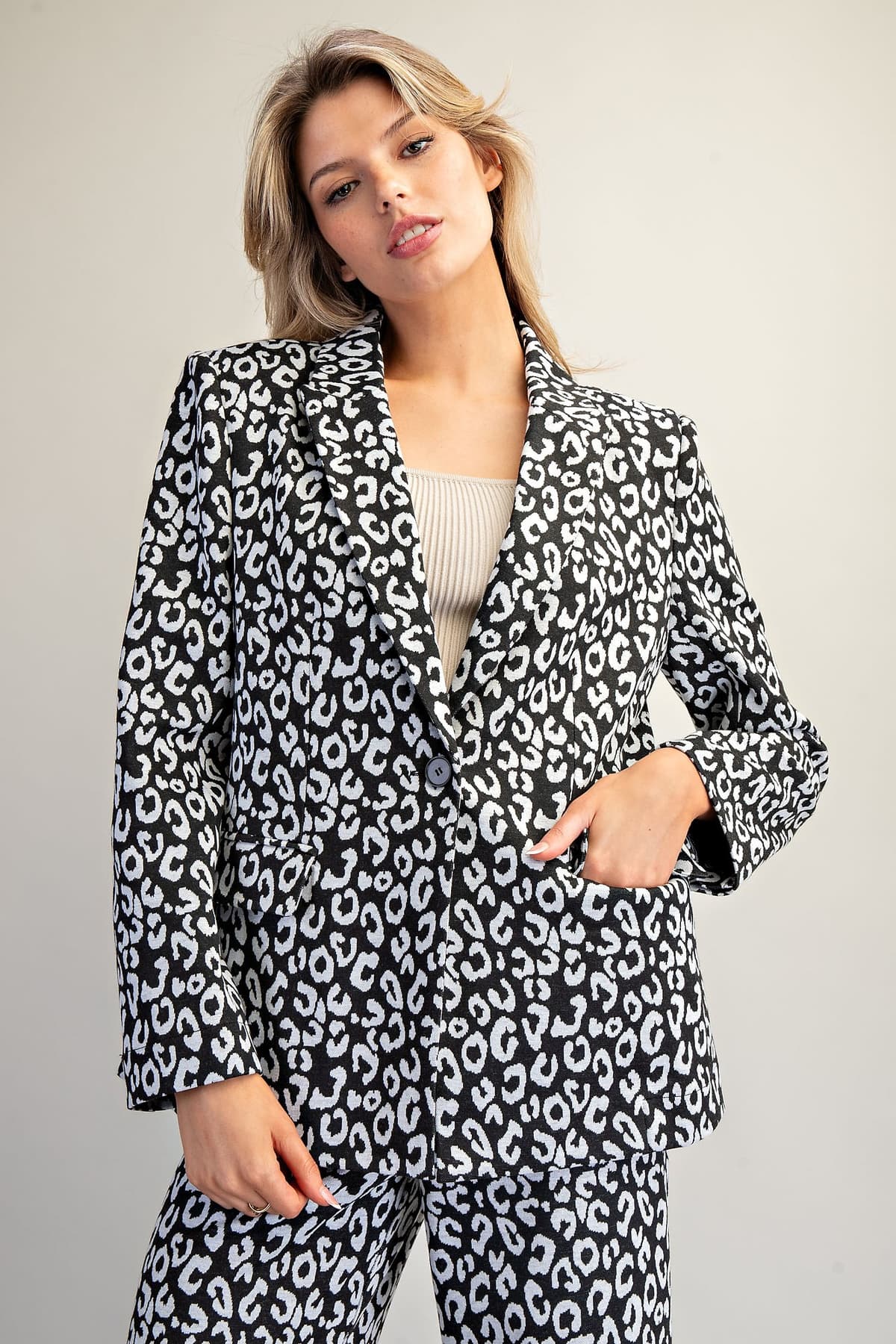 JK16196 - BLACK