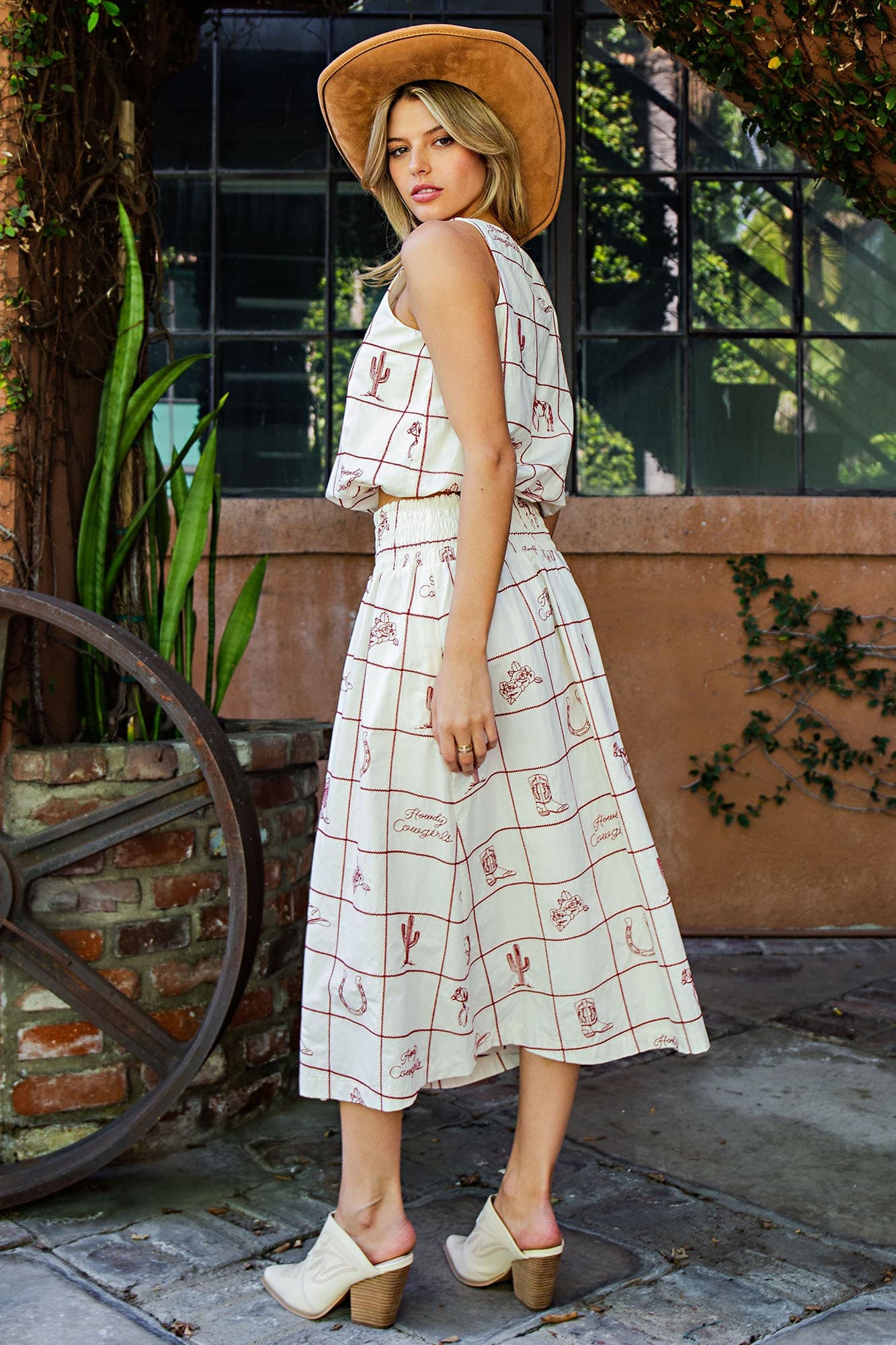 SHS15844 - CHERRY WOOD CREAM