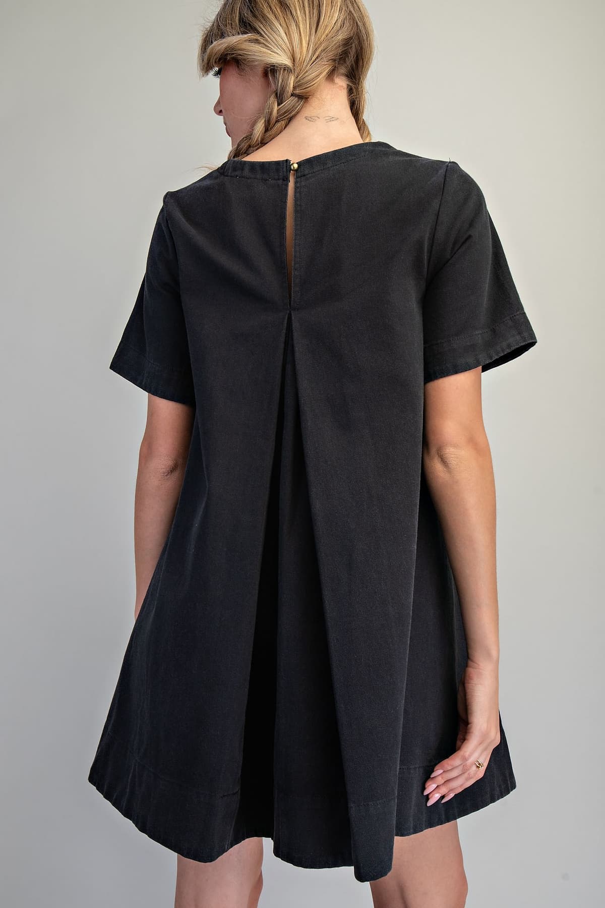 DK16244 - ASH BLACK
