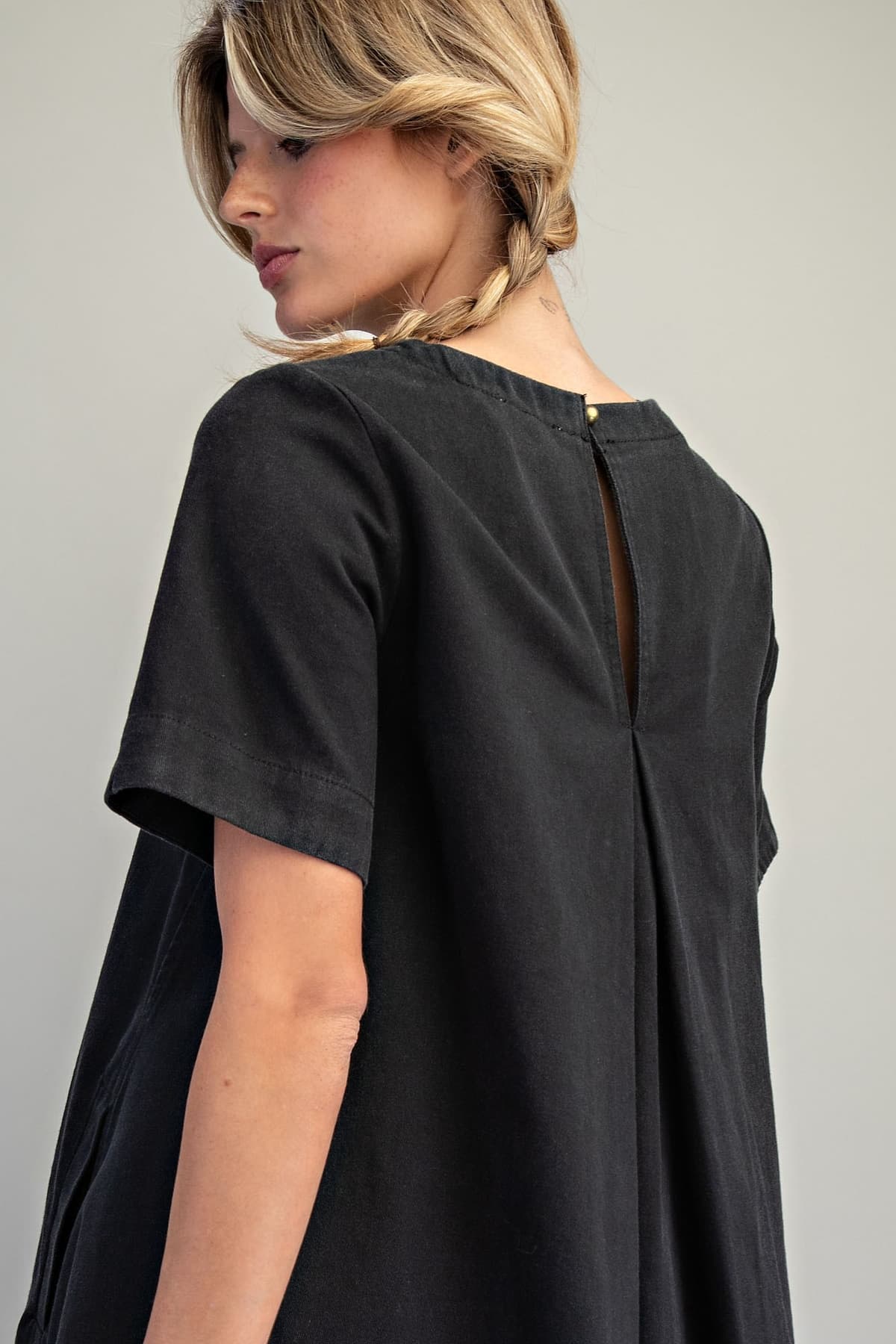 DK16244 - ASH BLACK