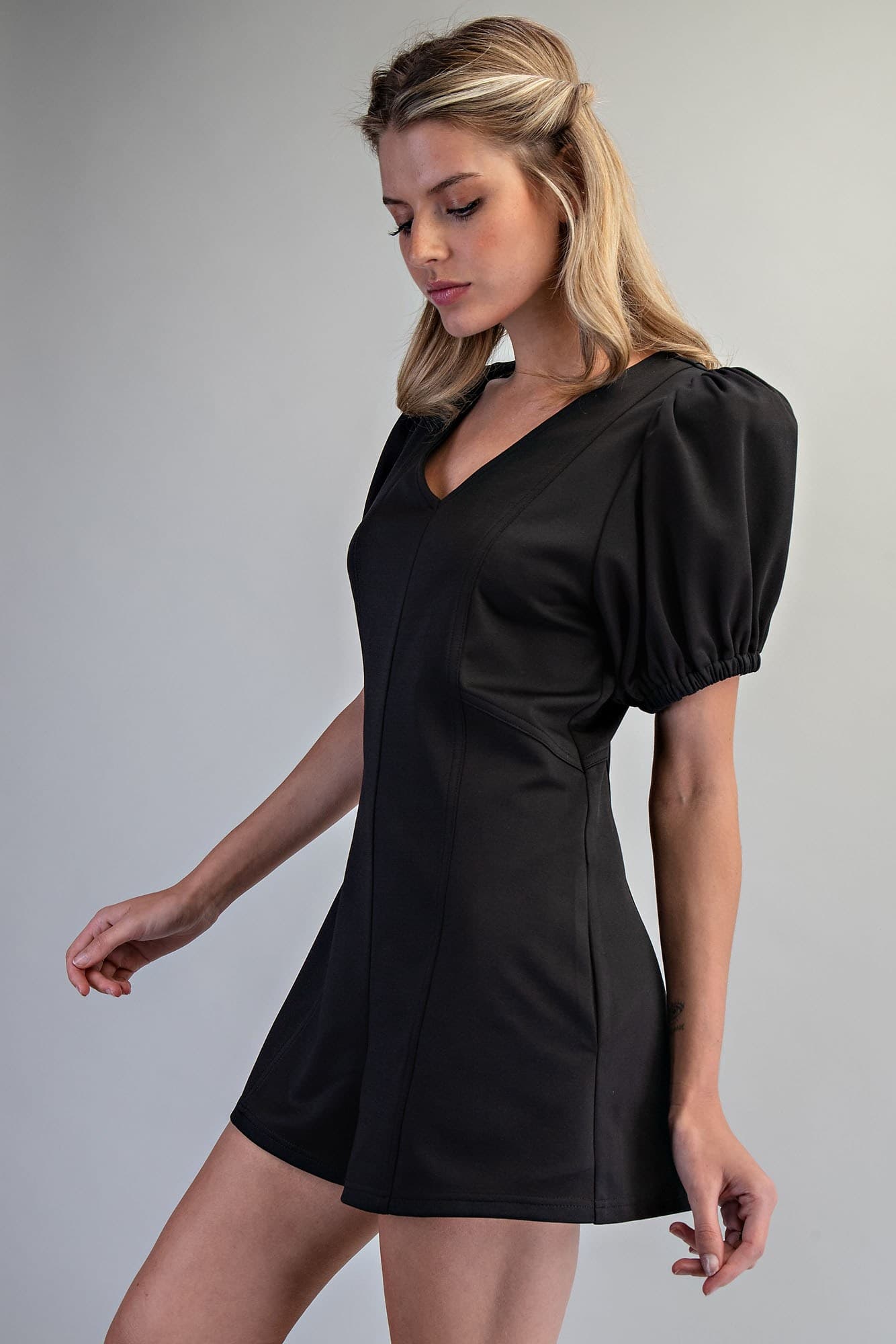 BH15720 - BLACK