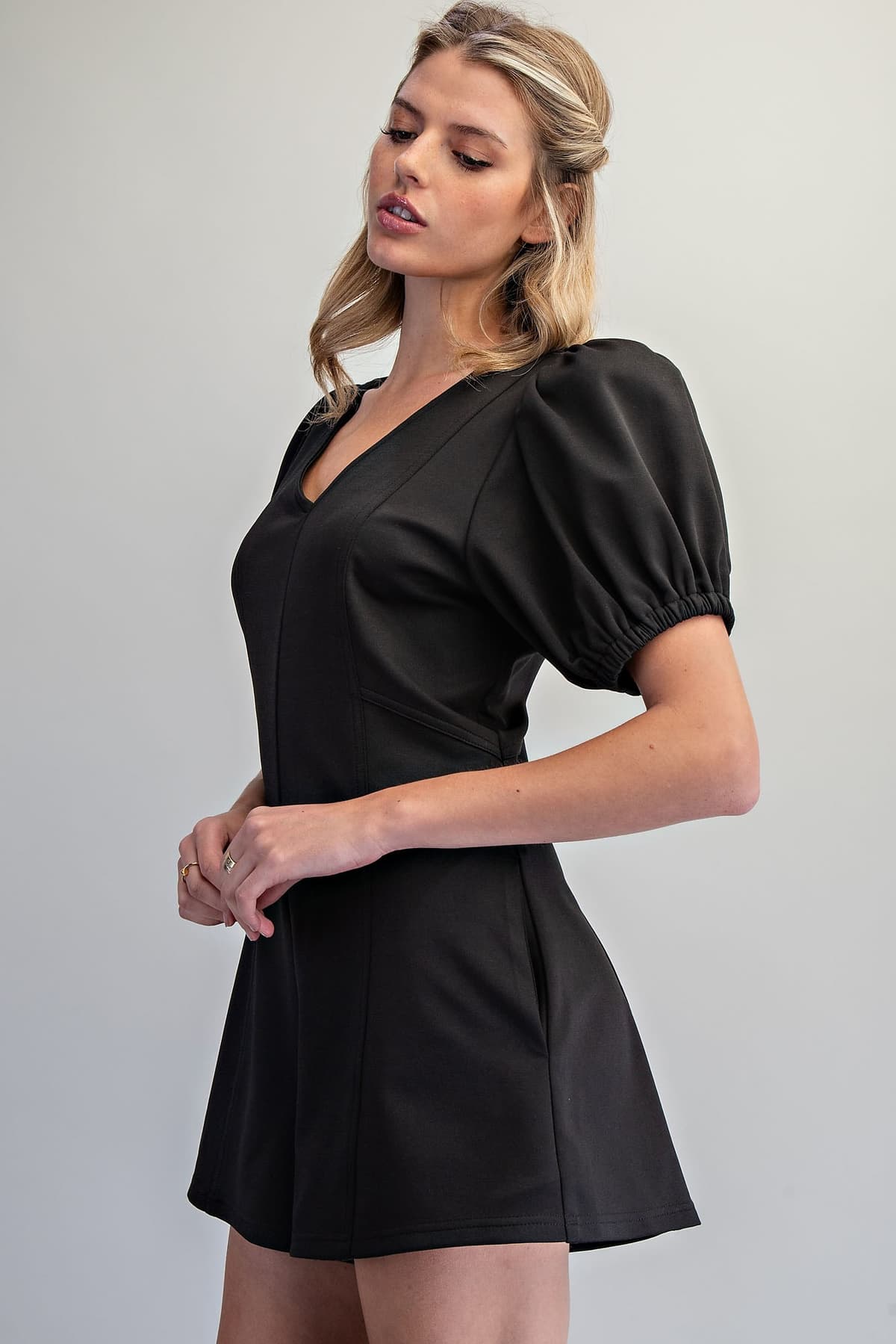 BH15720 - BLACK