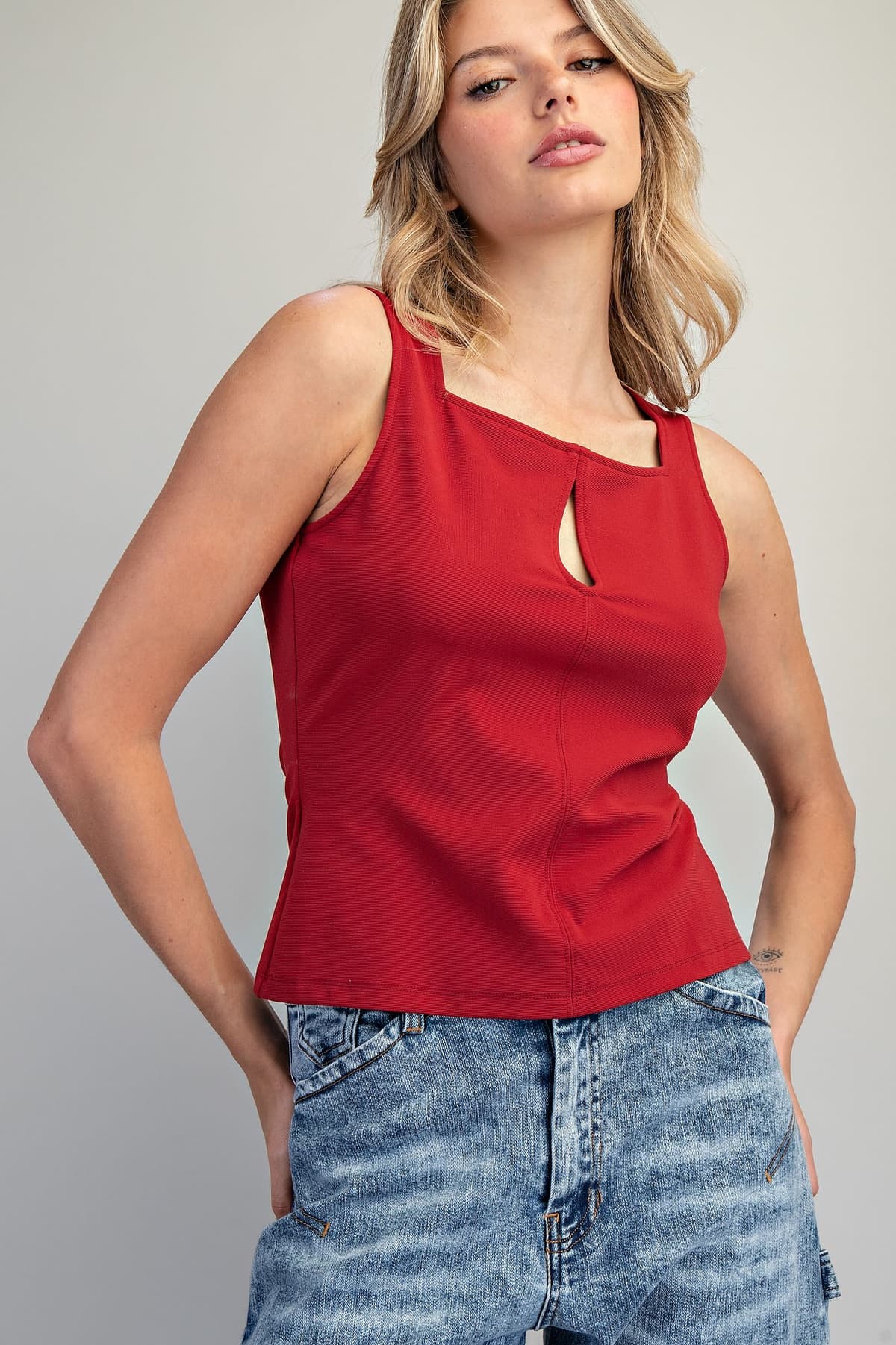 TK16119 - SCARLET