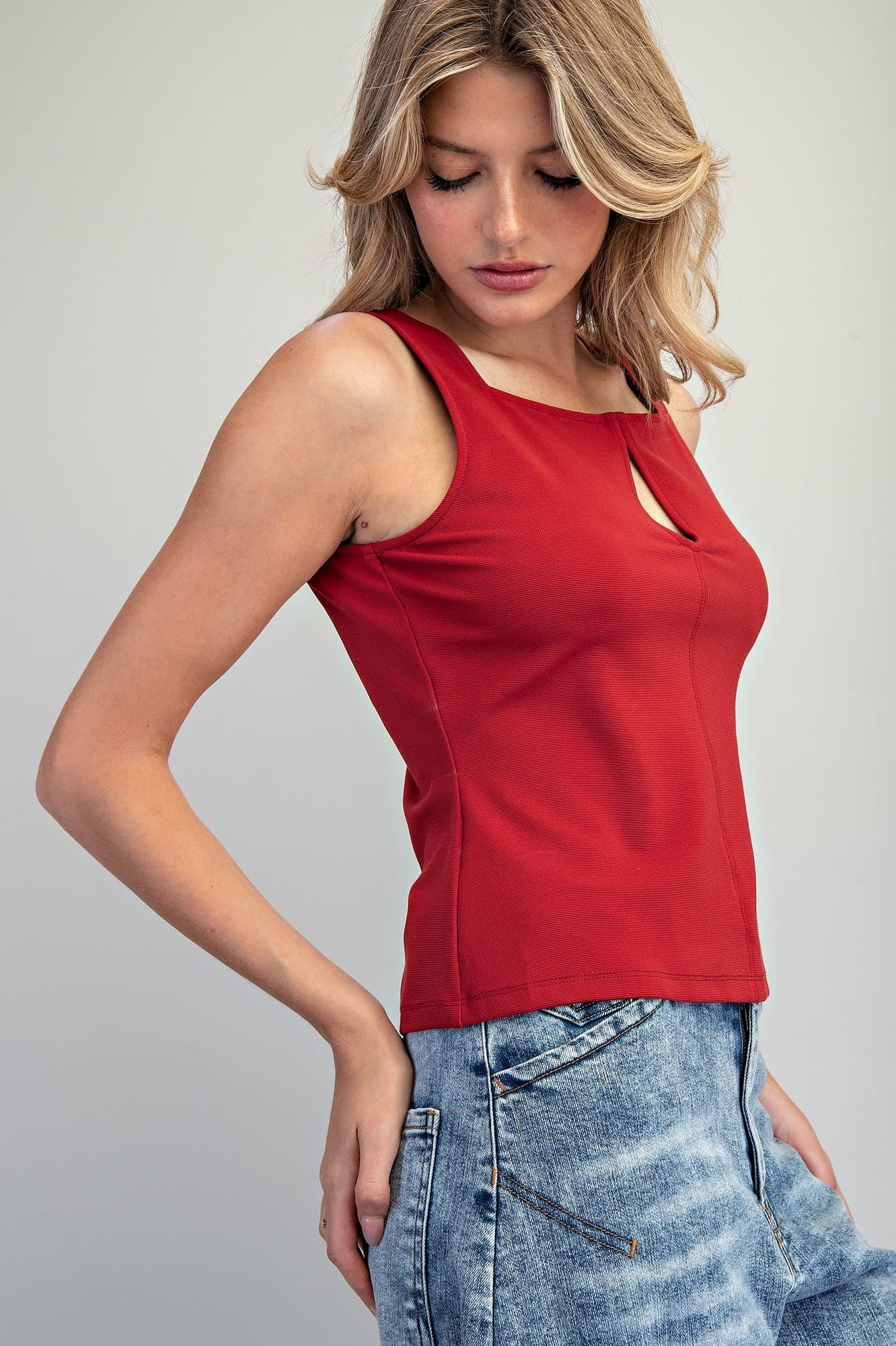 TK16119 - SCARLET
