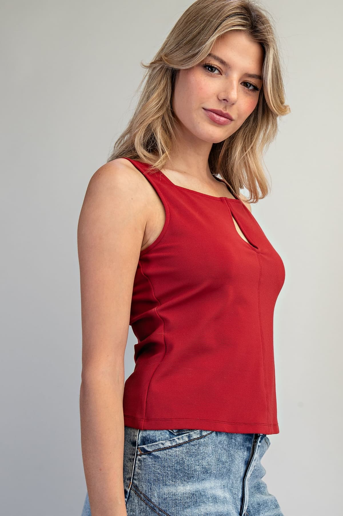 TK16119 - SCARLET