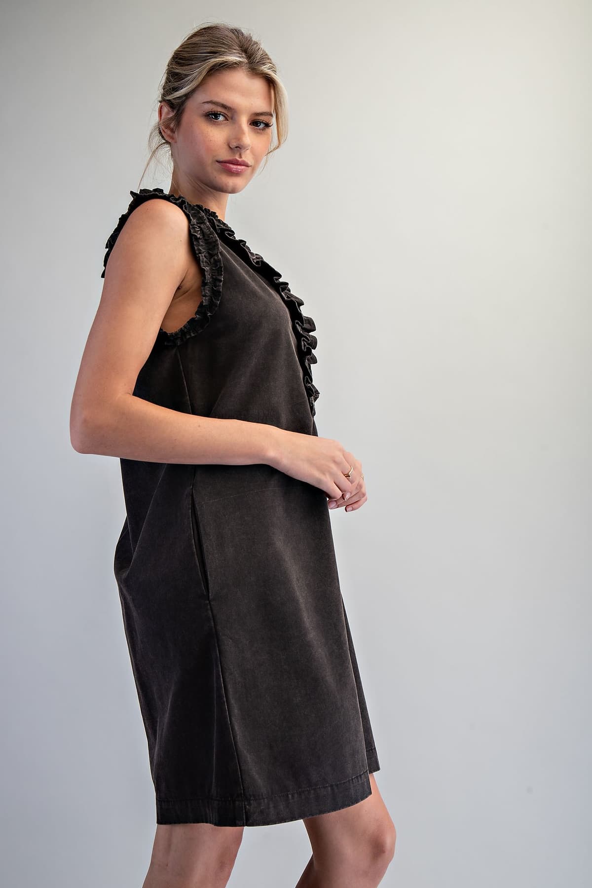 DK16418 - ASH BLACK