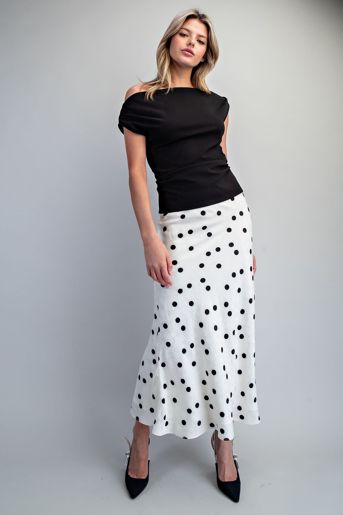 TK16392 - BLACK