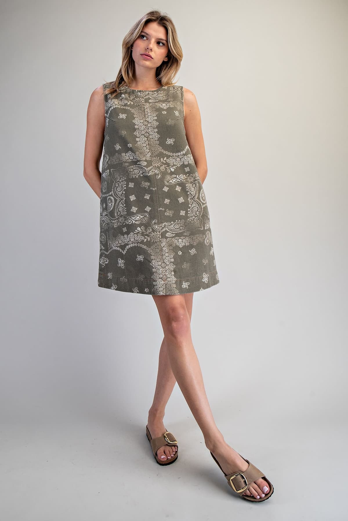 DK16669 - VINTAGE ARMY