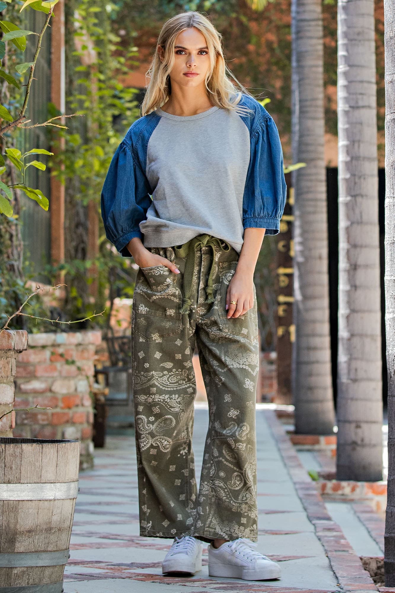PK16670 - VINTAGE ARMY
