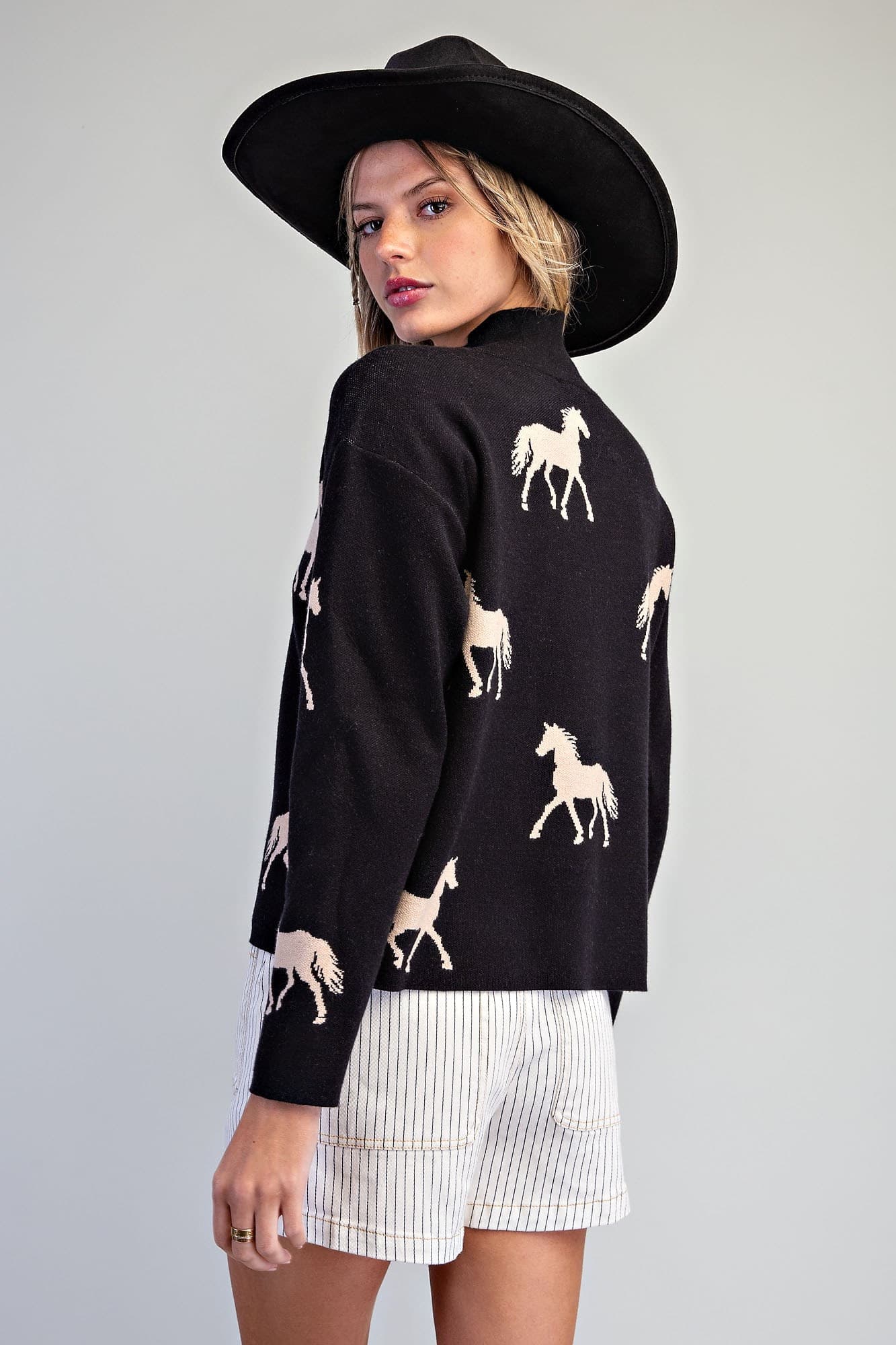 SH17046 - BLACK