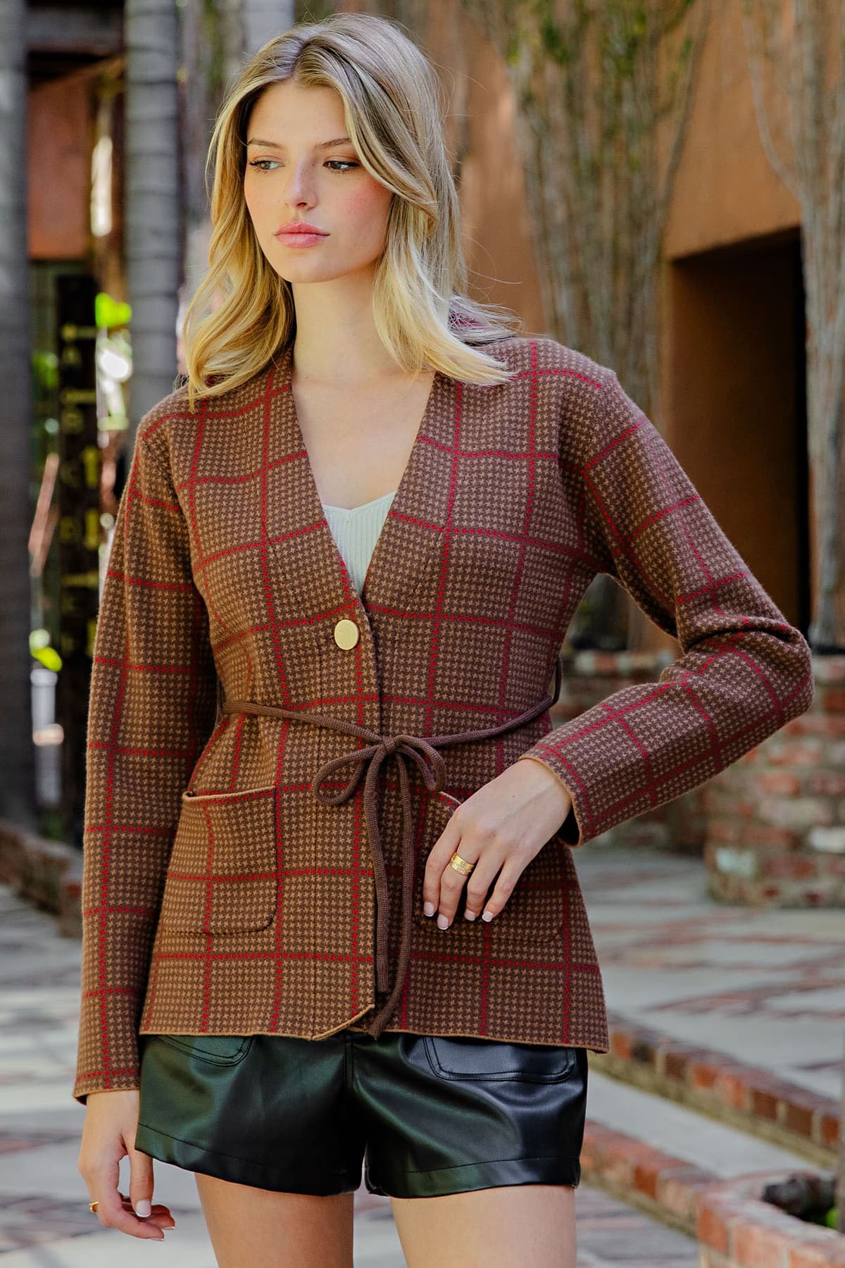 SJH15860 - WALNUT