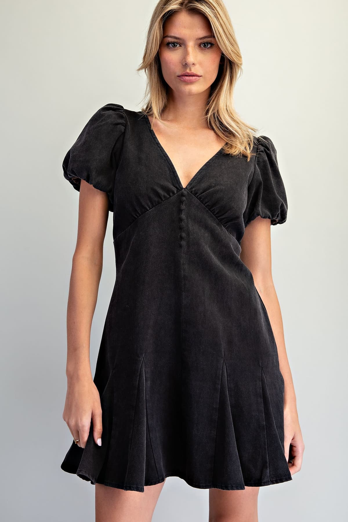DH15624 - ASH BLACK