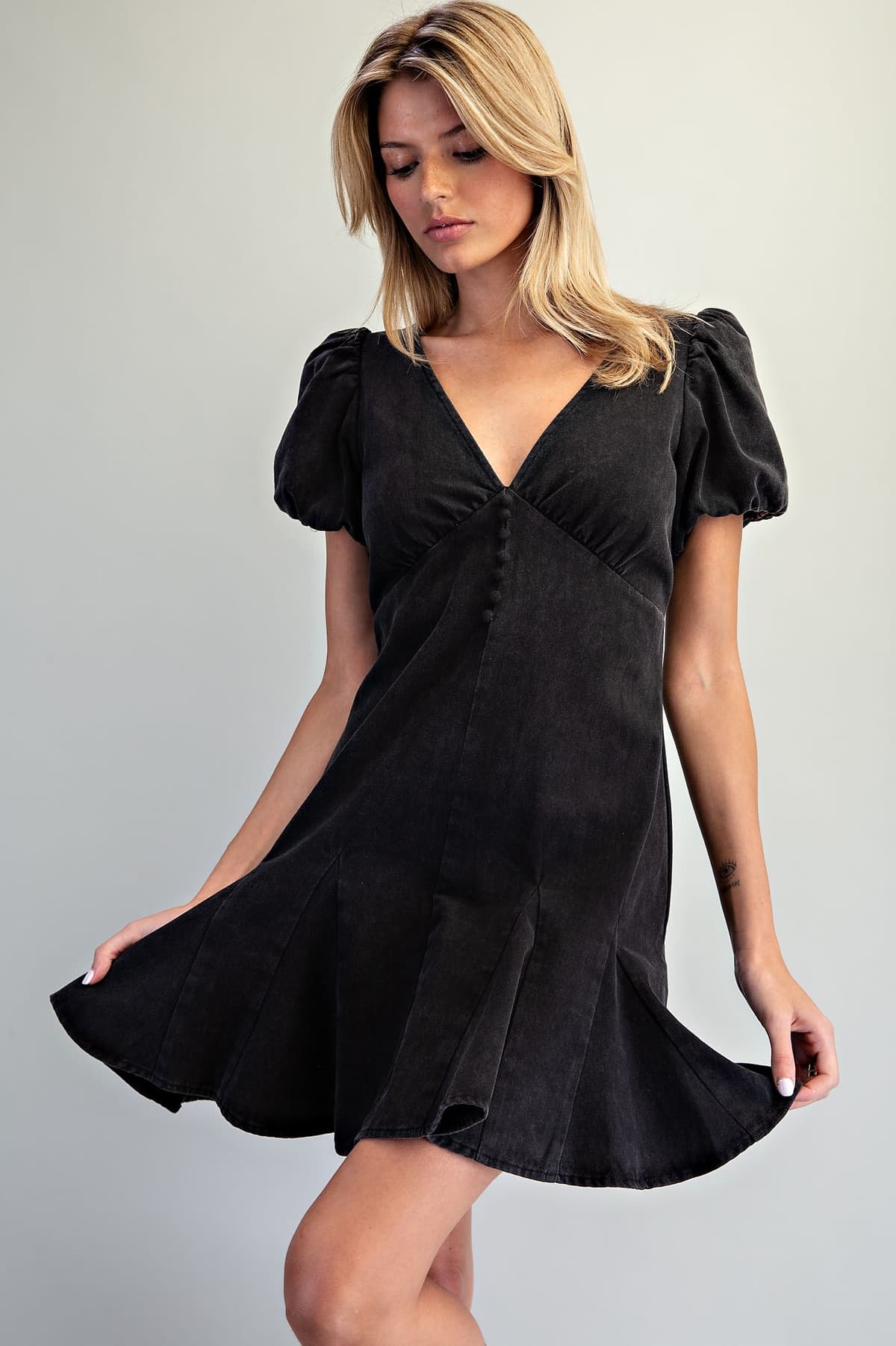 DH15624 - ASH BLACK