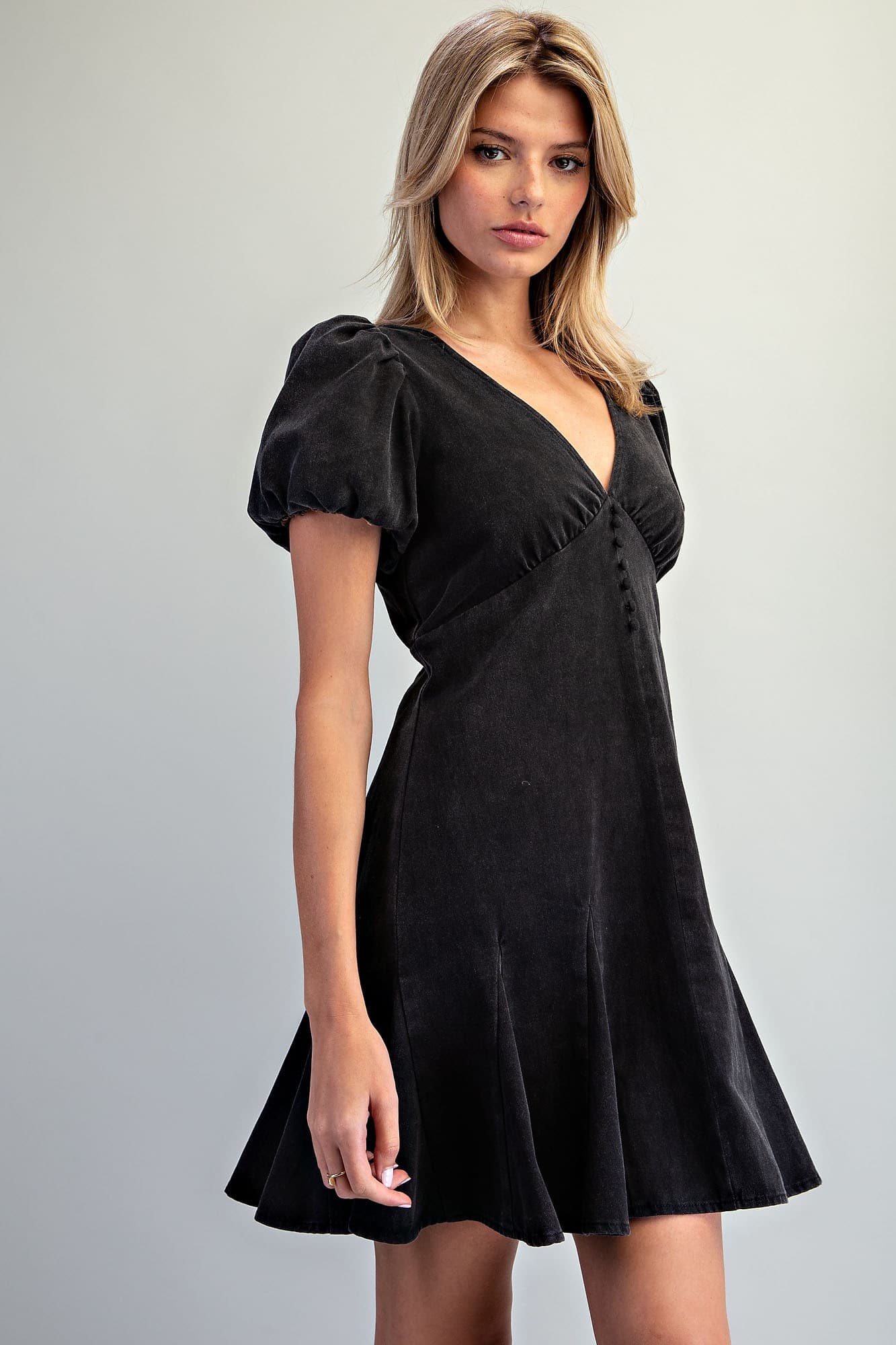 DH15624 - ASH BLACK