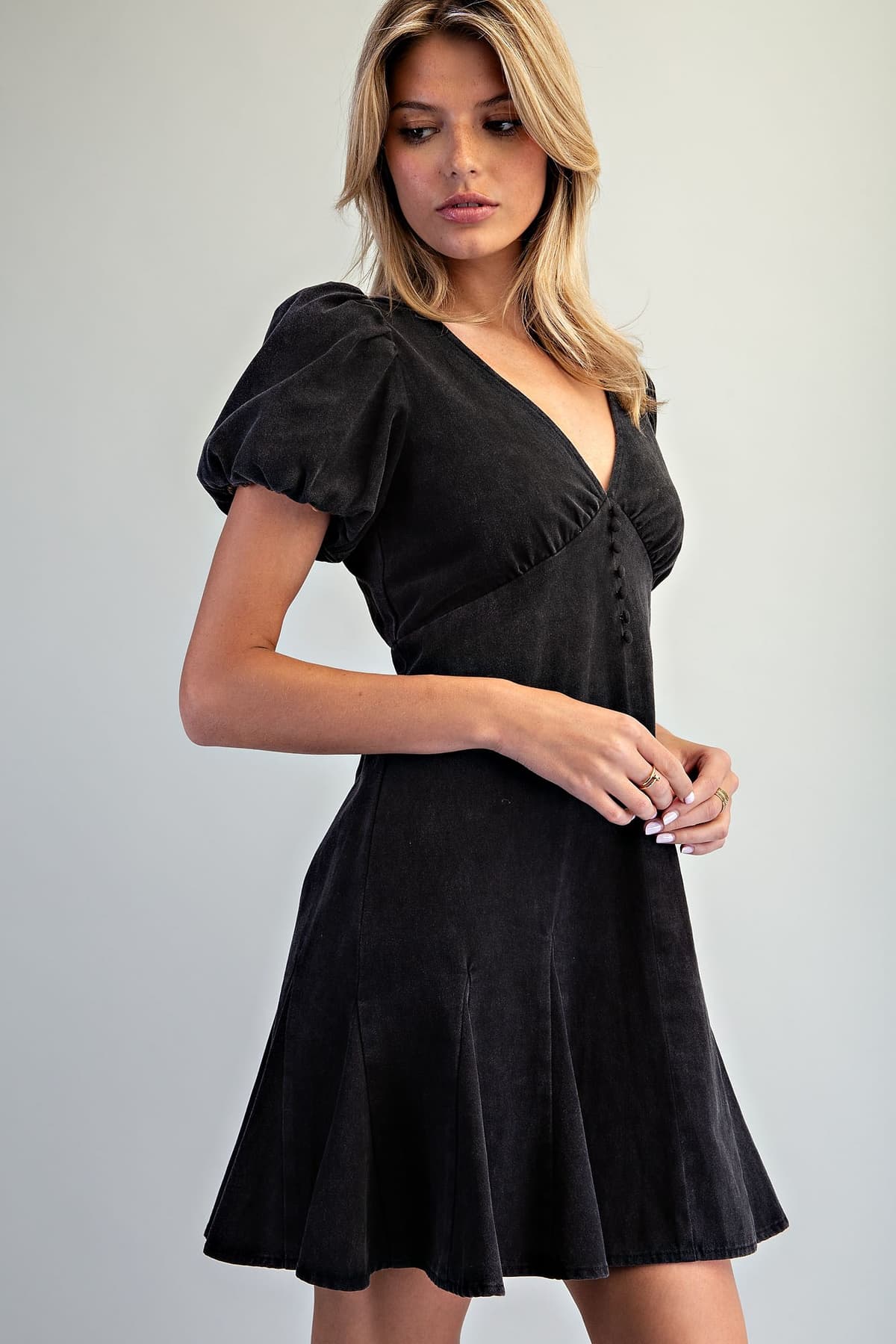 DH15624 - ASH BLACK