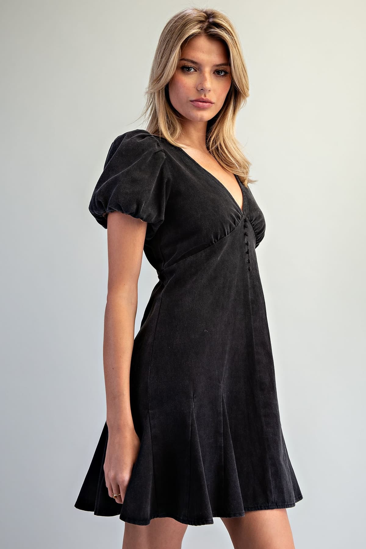 DH15624 - ASH BLACK