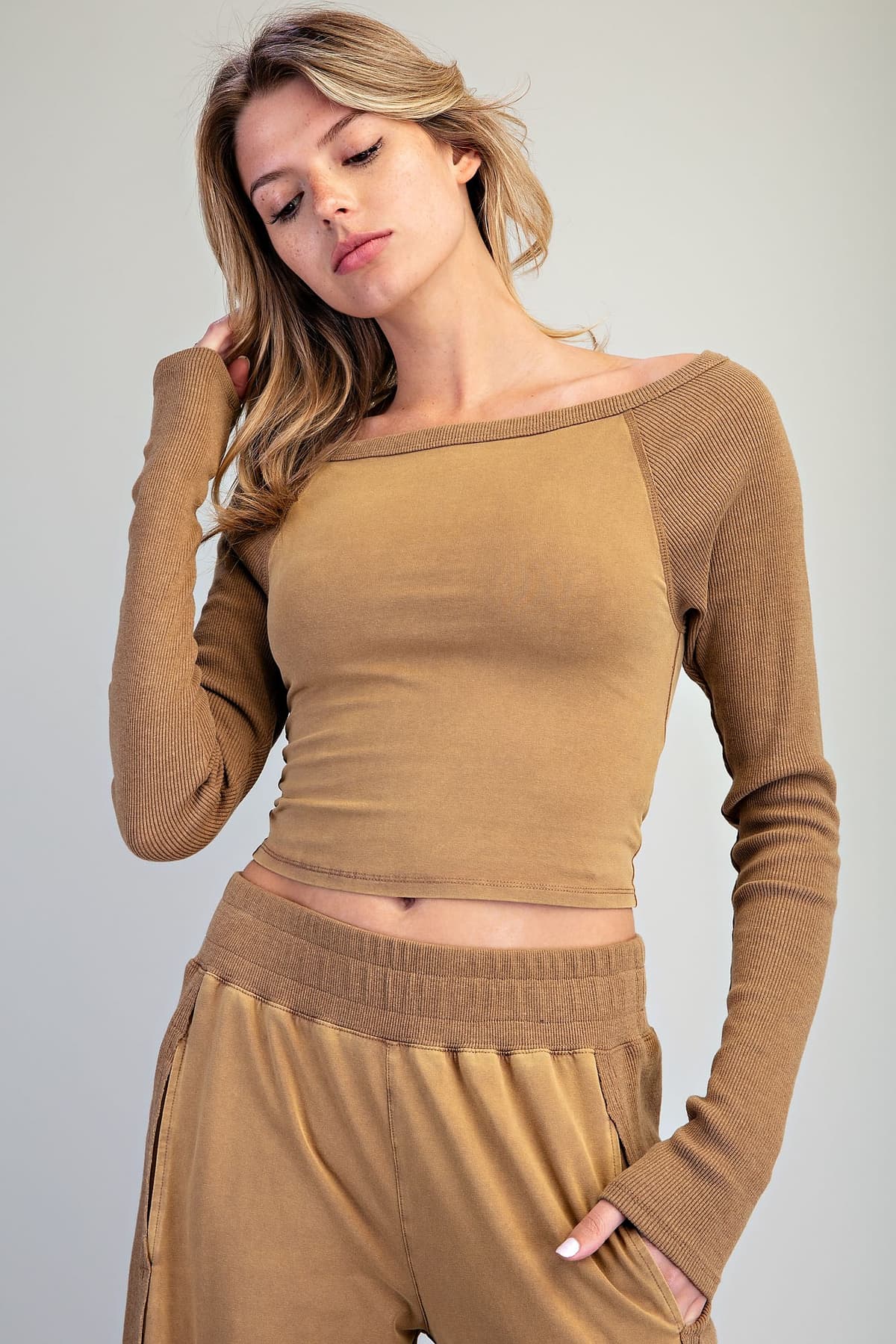 TK16569 - WALNUT