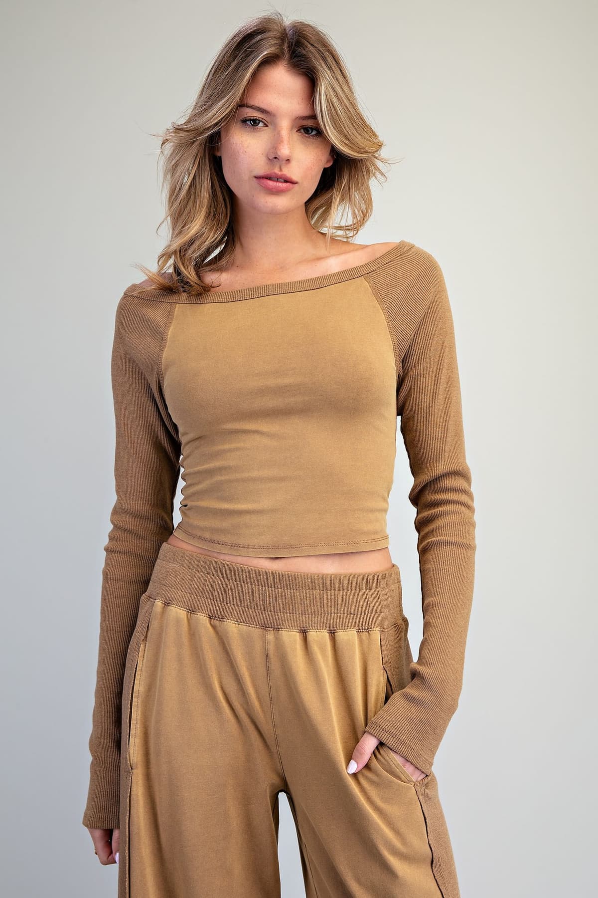 TK16569 - WALNUT
