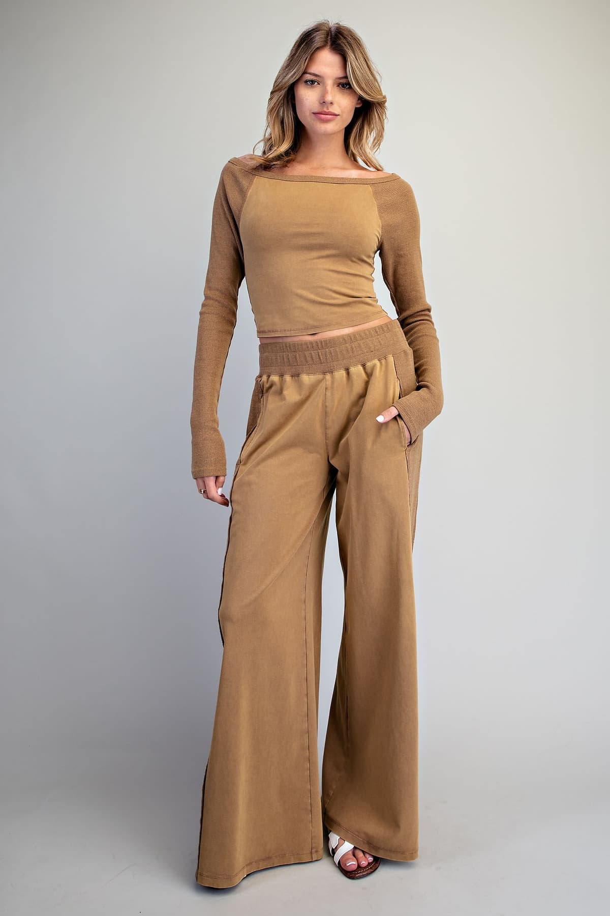 TK16569 - WALNUT