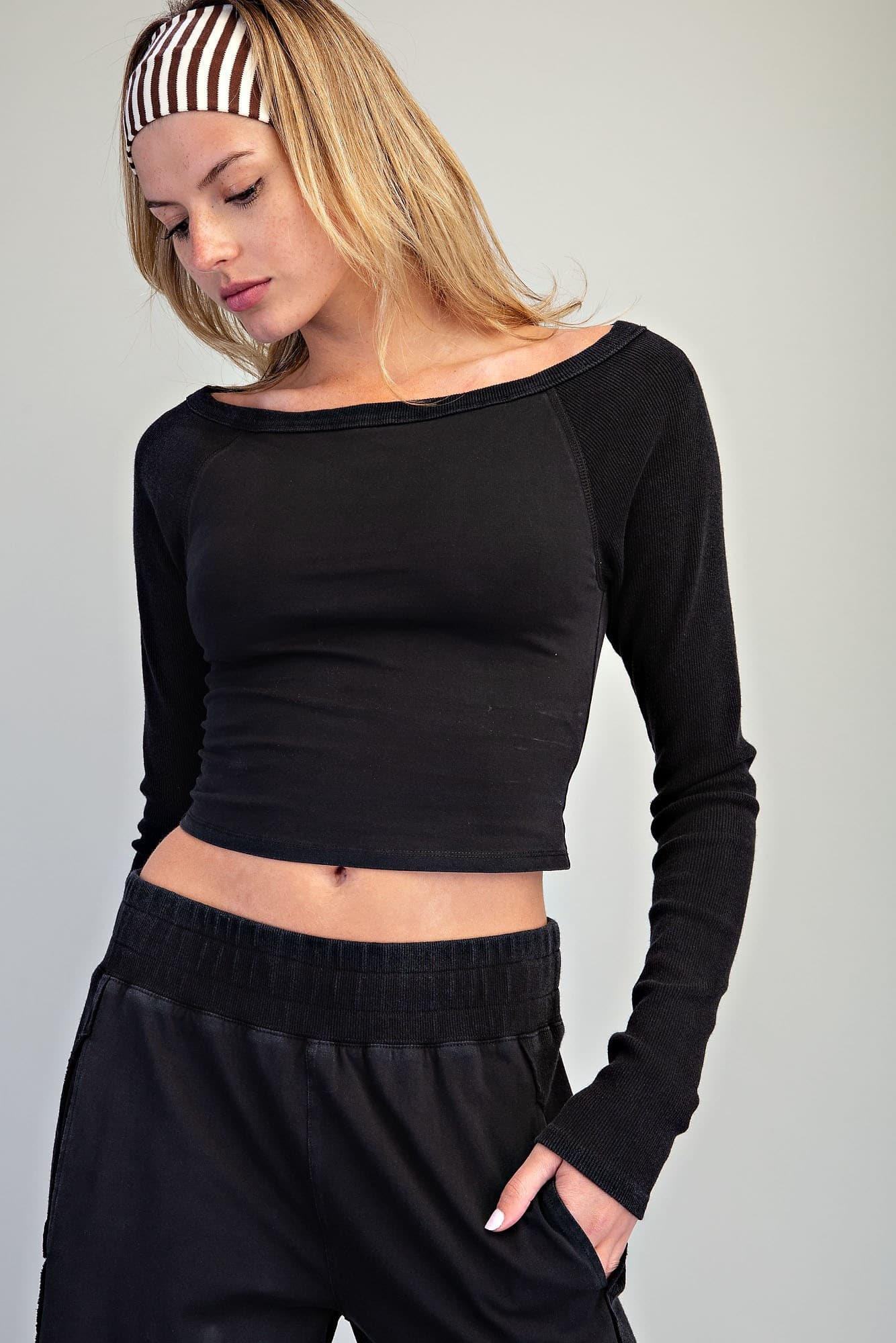 TK16569 - ASH BLACK