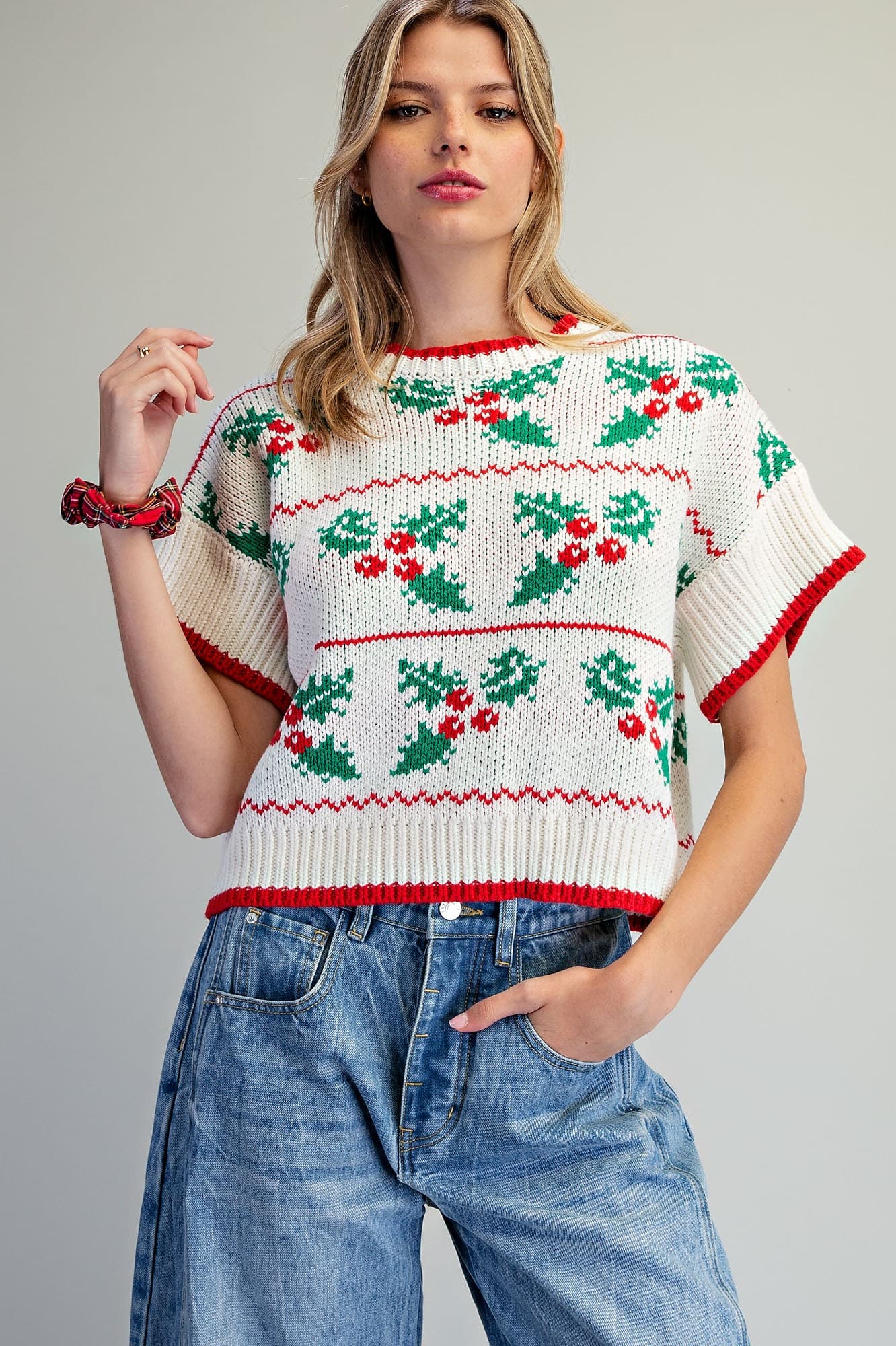 SH15687 - HOLLY RED