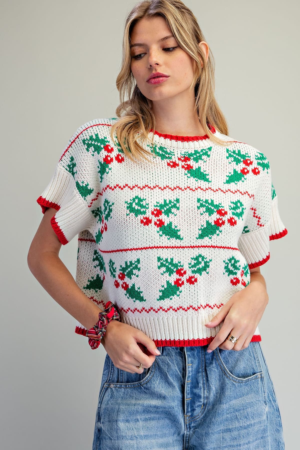 SH15687 - HOLLY RED
