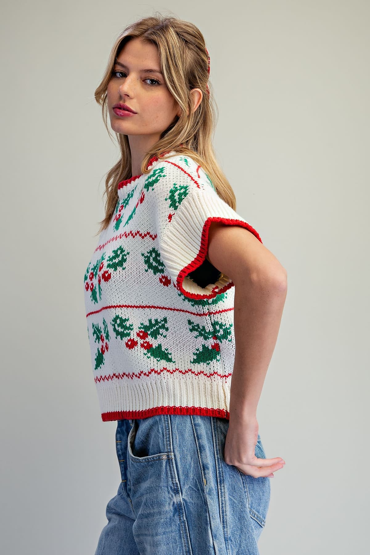 SH15687 - HOLLY RED
