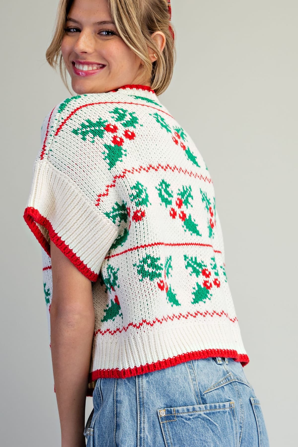 SH15687 - HOLLY RED