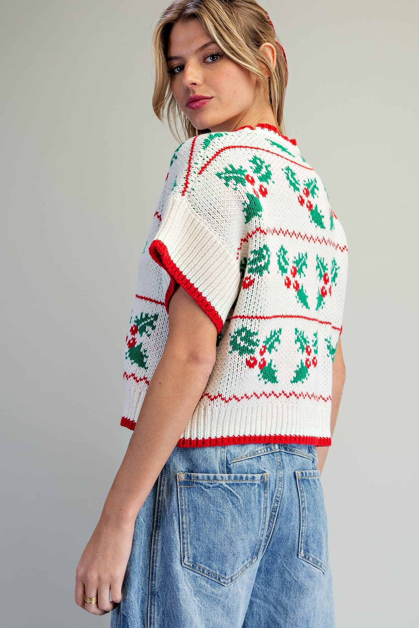 SH15687 - HOLLY RED