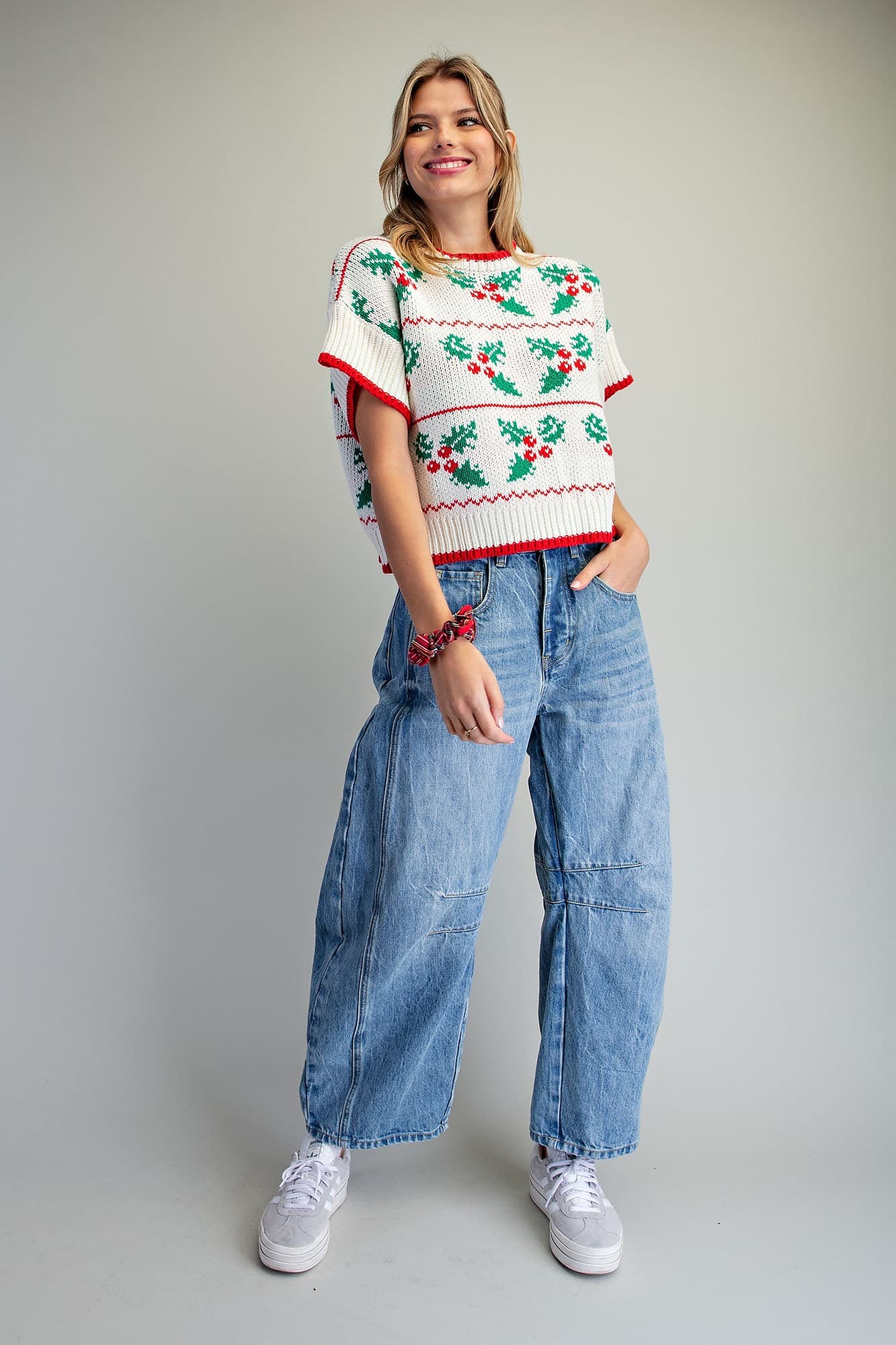 SH15687 - HOLLY RED