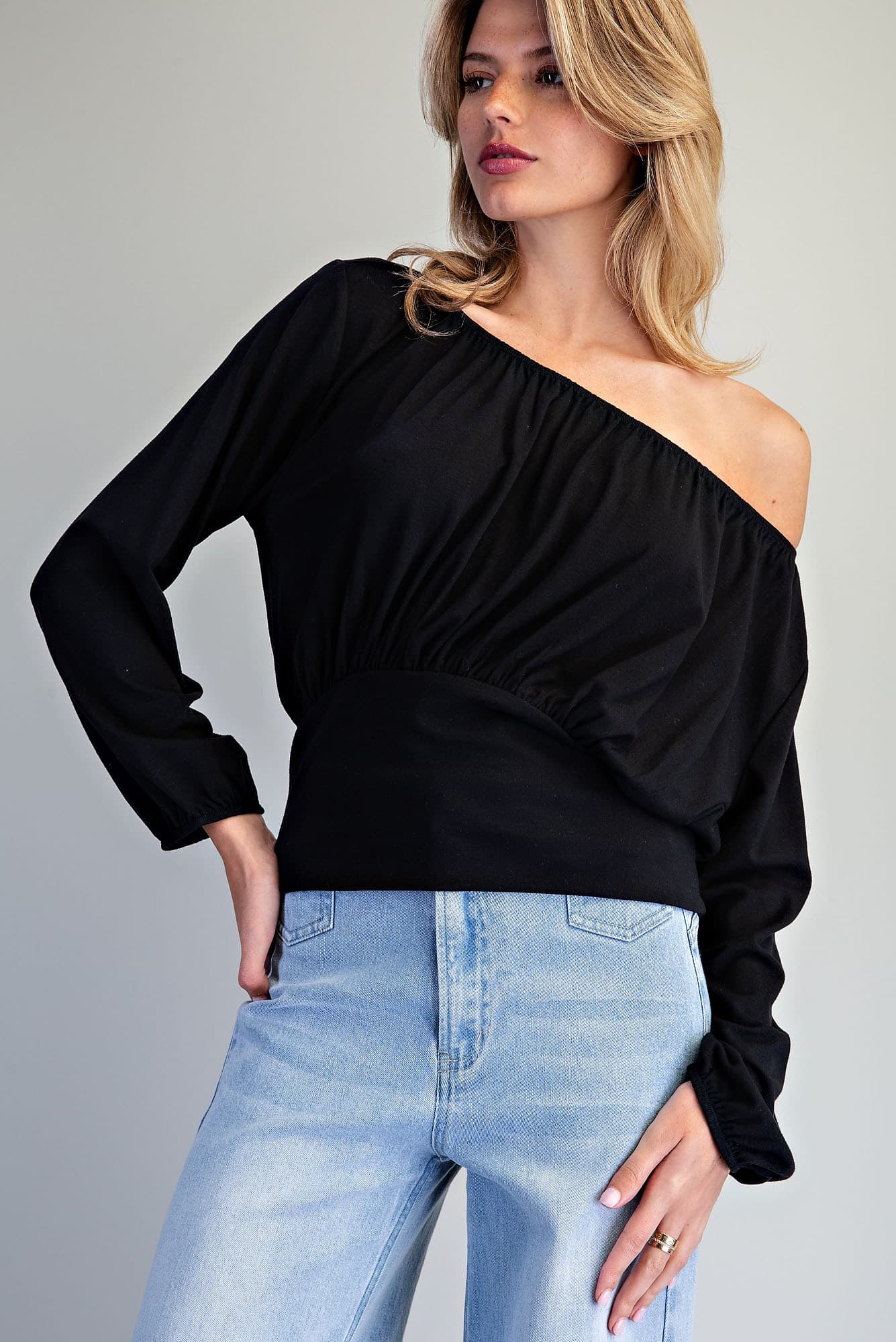 TK16532 - BLACK