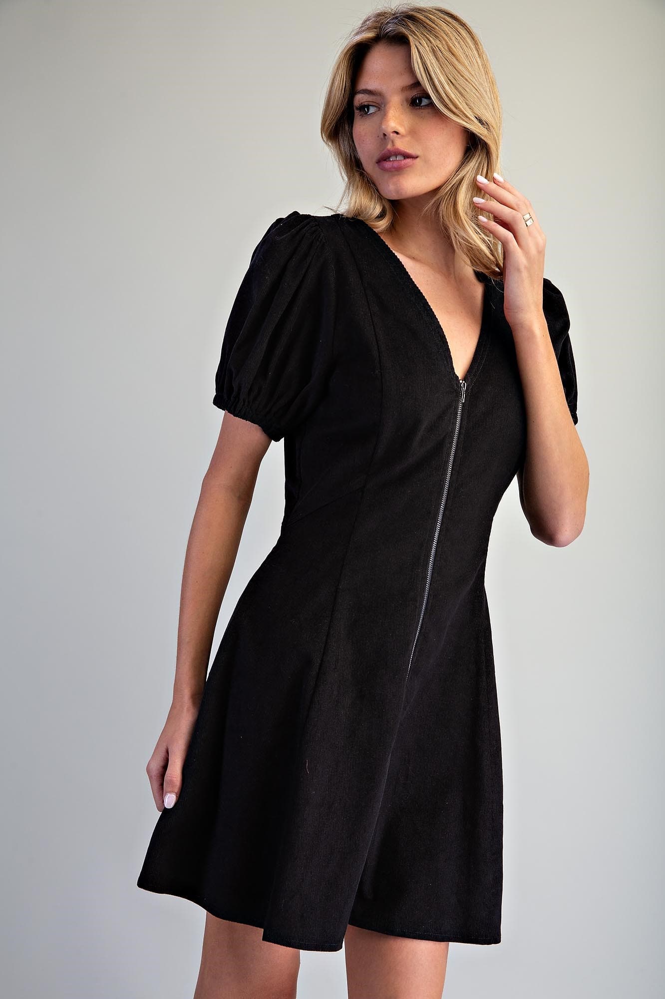 DH15881 - BLACK