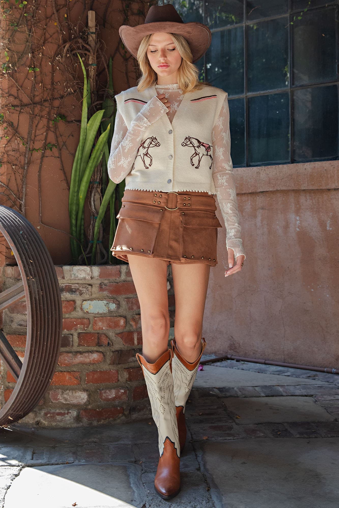 SJH15932 - ALMOND MILK