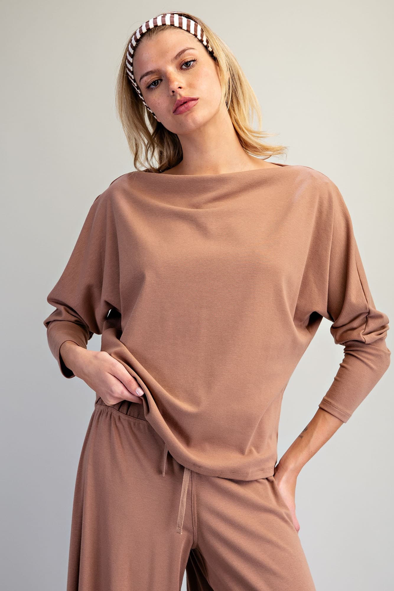 TK16999 - TOASTED ALMOND