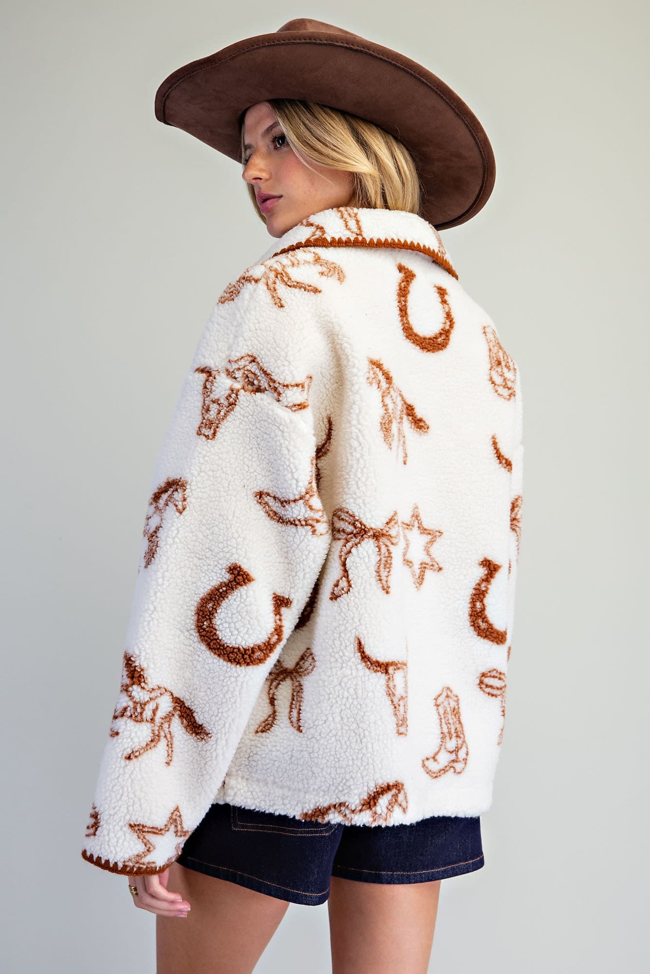 JH17423 - ALMOND LATTE