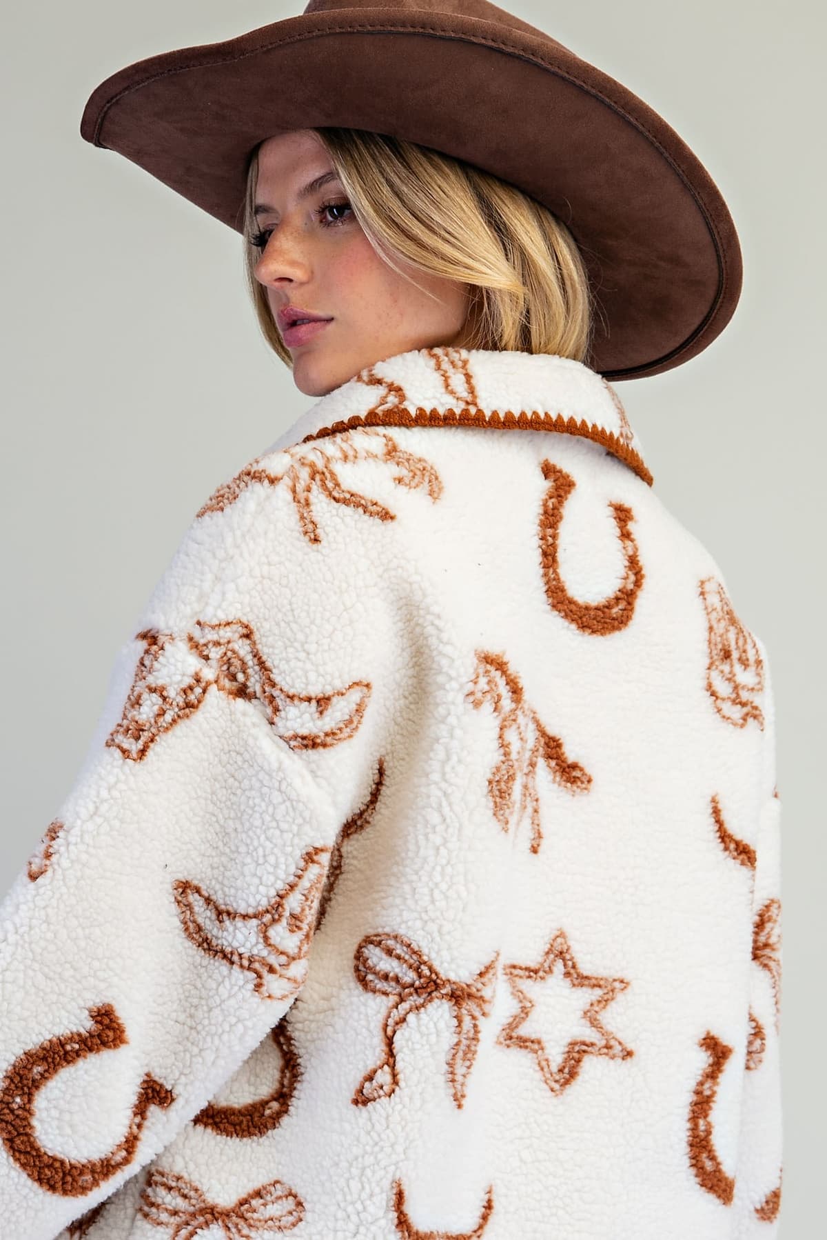 JH17423 - ALMOND LATTE