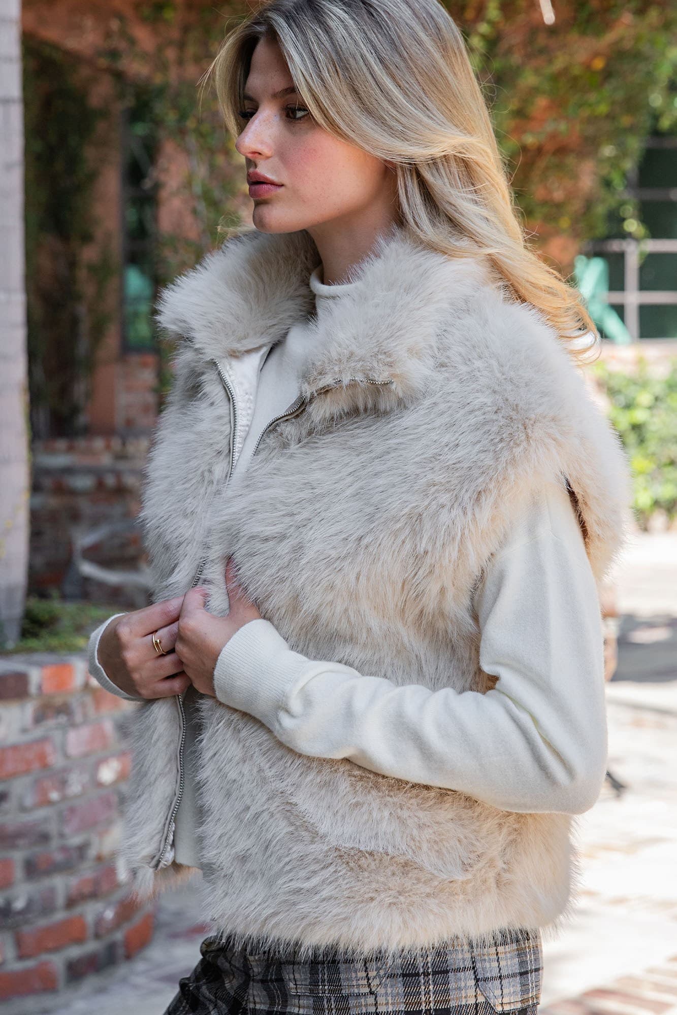 JK16773 - ALMOND