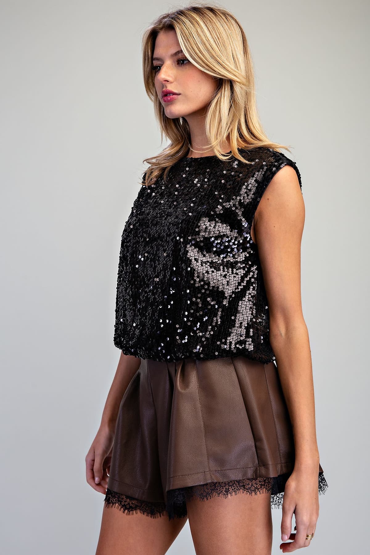 TK18324 - BLACK