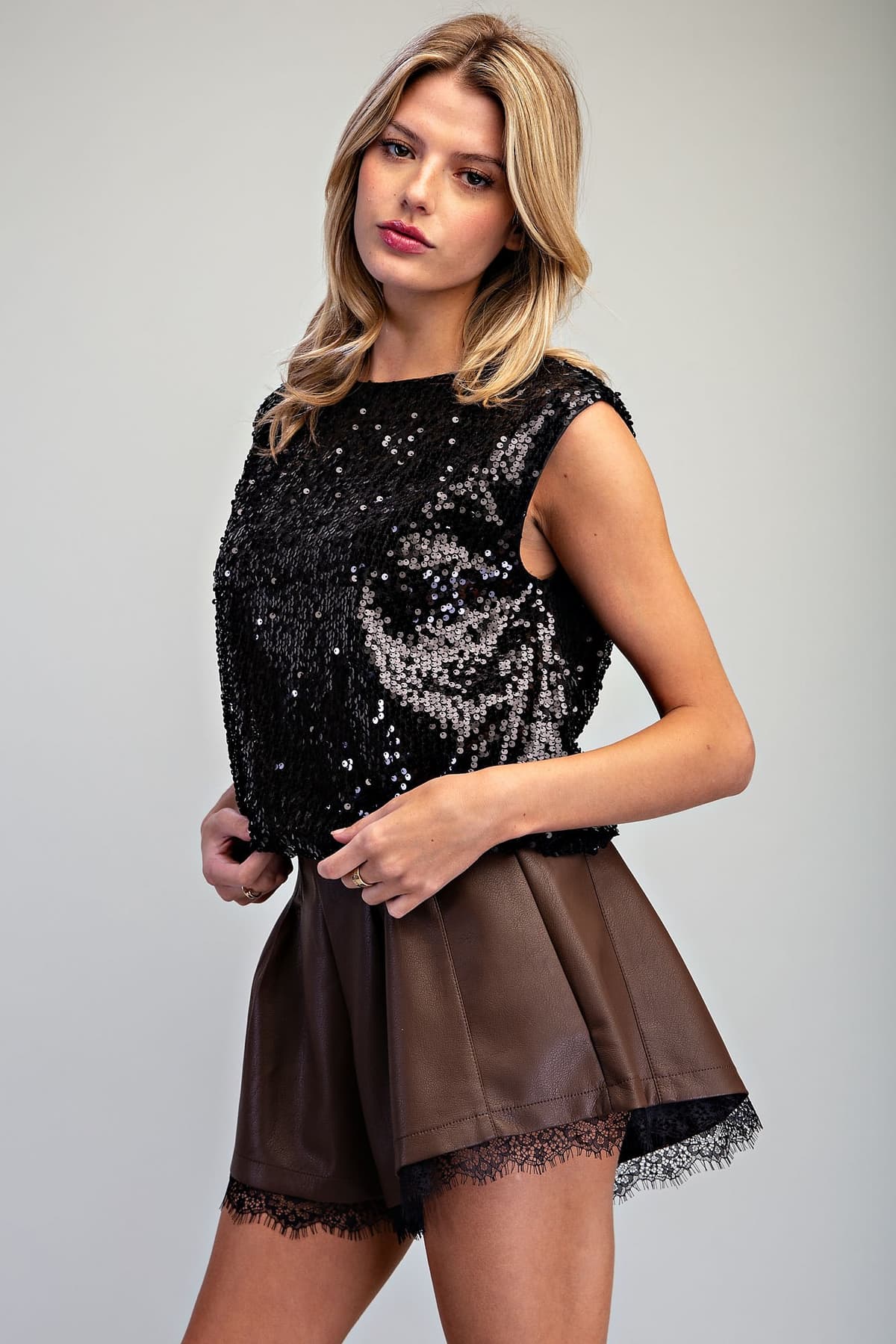 TK18324 - BLACK