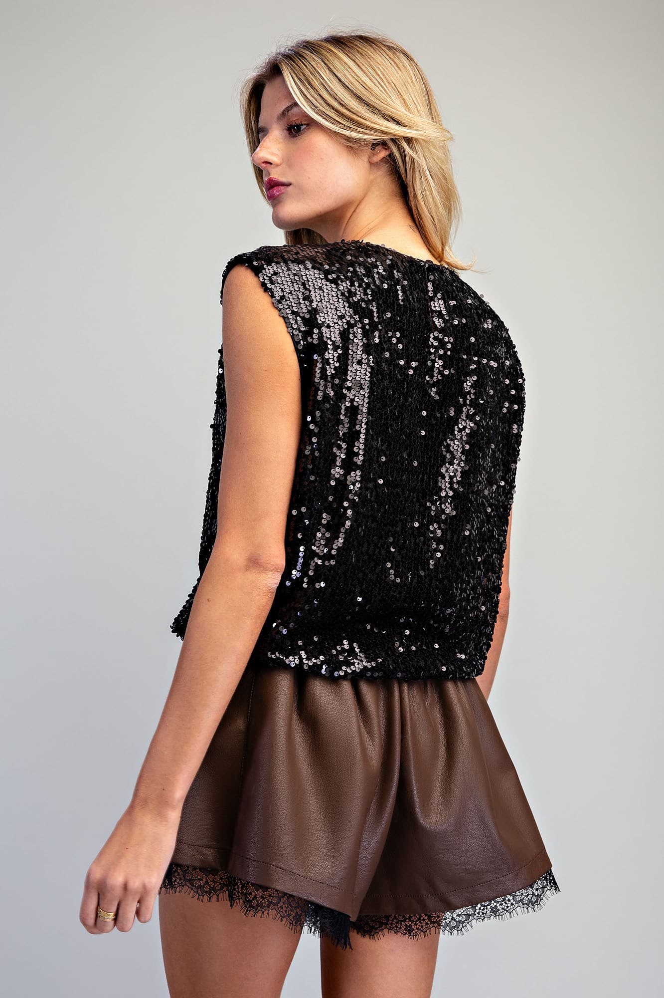 TK18324 - BLACK