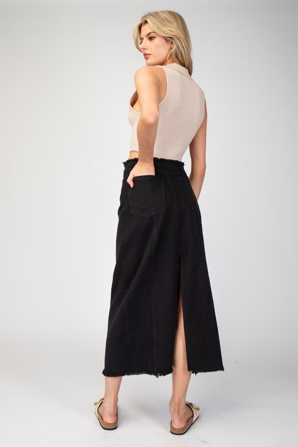 SGS8943 - BLACK